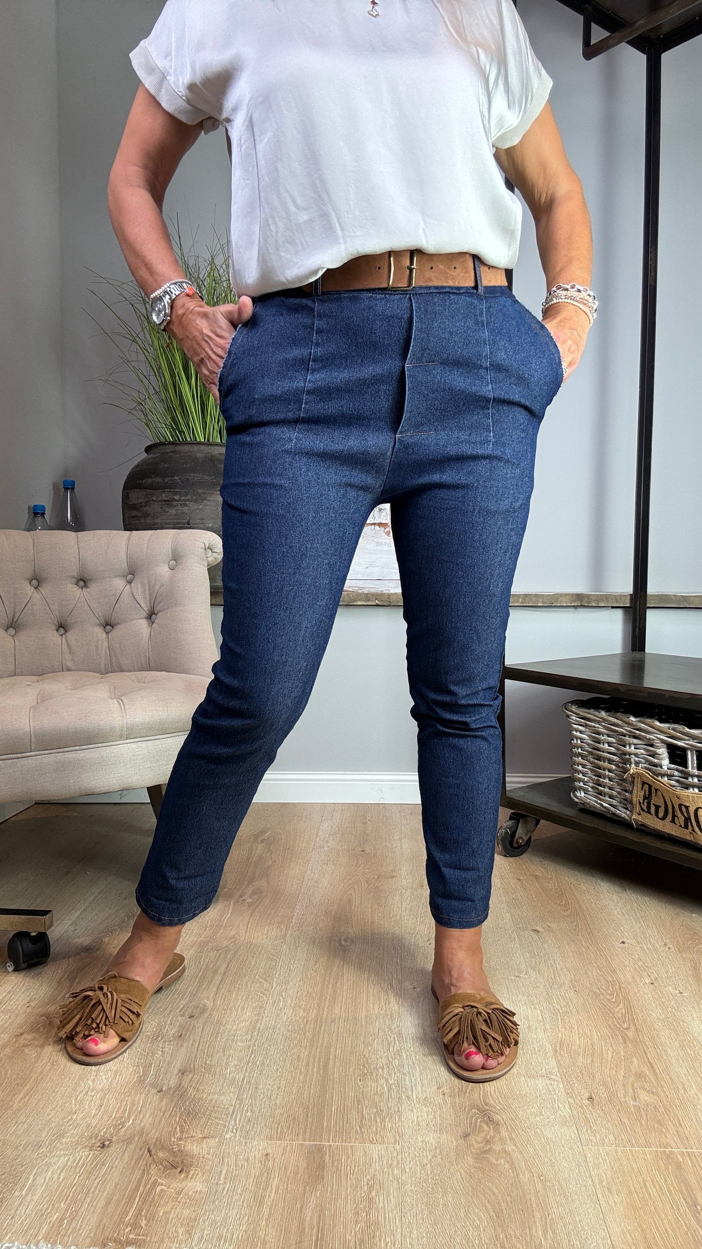 Jeans mit Gürtel